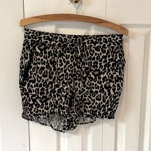 Vero Moda leopard print shorts 100% viscose size S